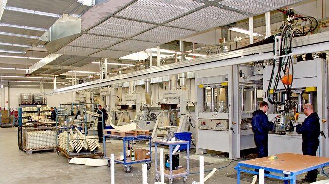 Hobby potenzia la produzione di parti in plastica