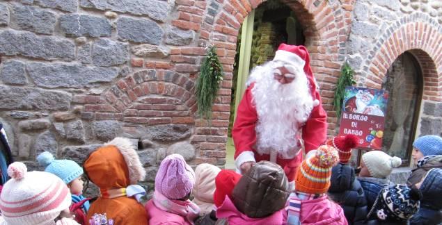 Babbo Natale con bambini