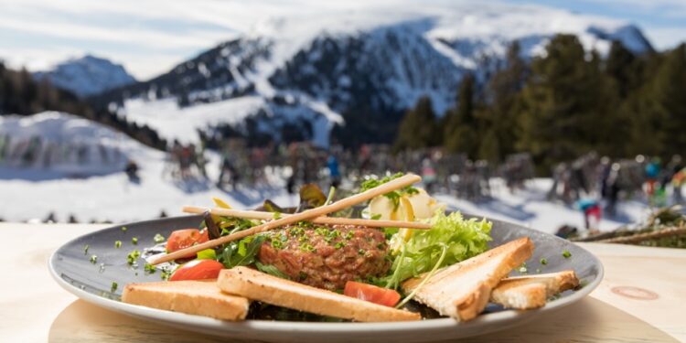 Tra il 10 e il 26 marzo Beef & Snow porta in pista i sapori tipici della Val d’Ega