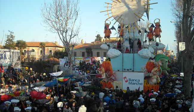 Il turismo plein air conquista il Carnevale di Fano