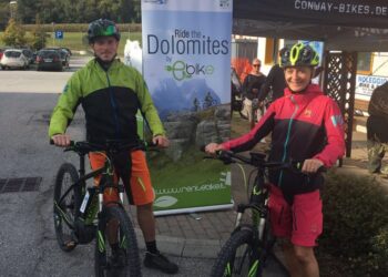 In E-Bike tra le Dolomiti e i pascoli del formaggio Piave DOP