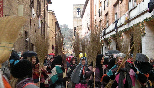 Festa Nazionale della Befana ad Urbania (PU) 2-6 Gennaio 2014