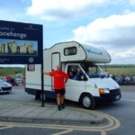 Camper parcheggiato a Stonehenge