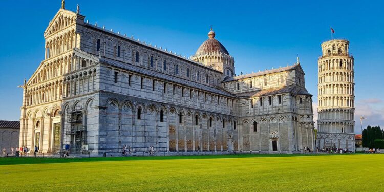 Come raggiungere Pisa con un autobus low cost