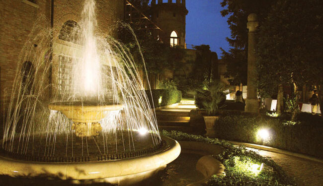 visione notturna della Cripta Rasponi e Giardini Pensili del Palazzo della Provincia