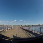 Ponte sull'acqua verso il Kazakistan