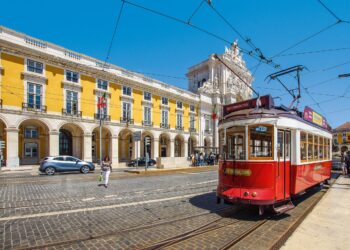 Volare da Roma a Lisbona per un weekend sorprendente