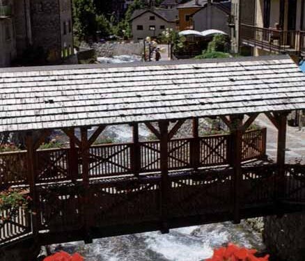 Valcamonica, un soleggiato pianoro paradiso del turismo