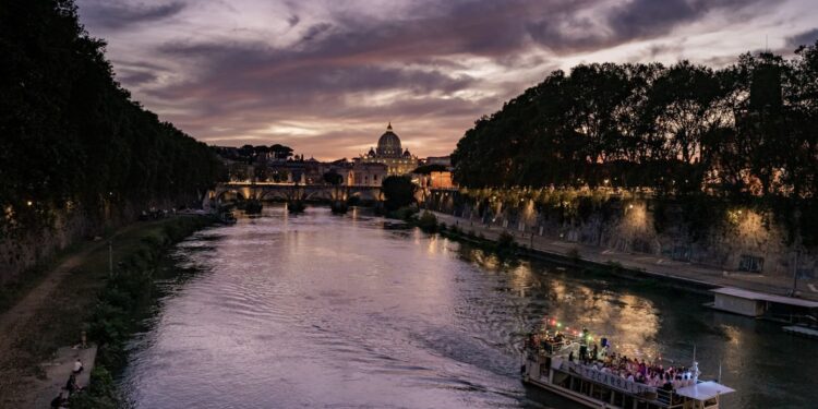 Dal 18 al 21 settembre a Roma “Fitzcarraldo”, la prima opera lirica viaggiante su battello della Capitale