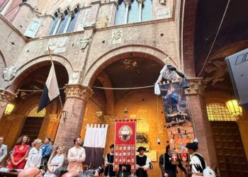 Domenica 16 agosto torna il Palio di Siena: presentato il Drappellone